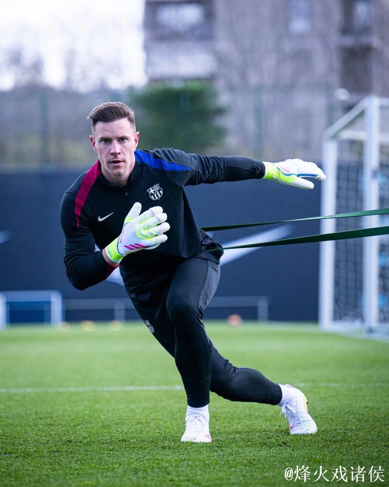 特狮复出在即,或将成为巴萨第三门将 特狮复出在即,或将成为巴萨第三门将